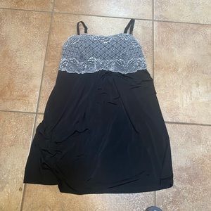 Very pretty black and white nightgown by Soma. Built in support. EUC